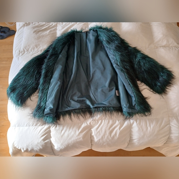 As new. Green & black long shaggy jacket 1 front clasp closure, lined - Picture 7 of 12